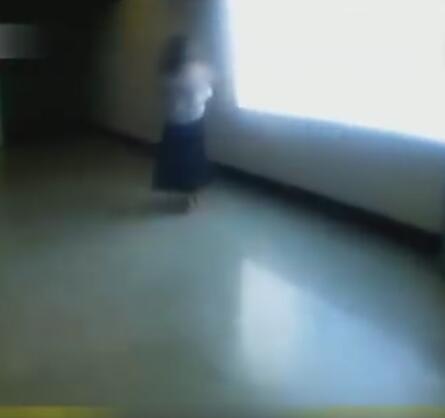 女程序员向同事表白遭拒后精神失常:发200多条