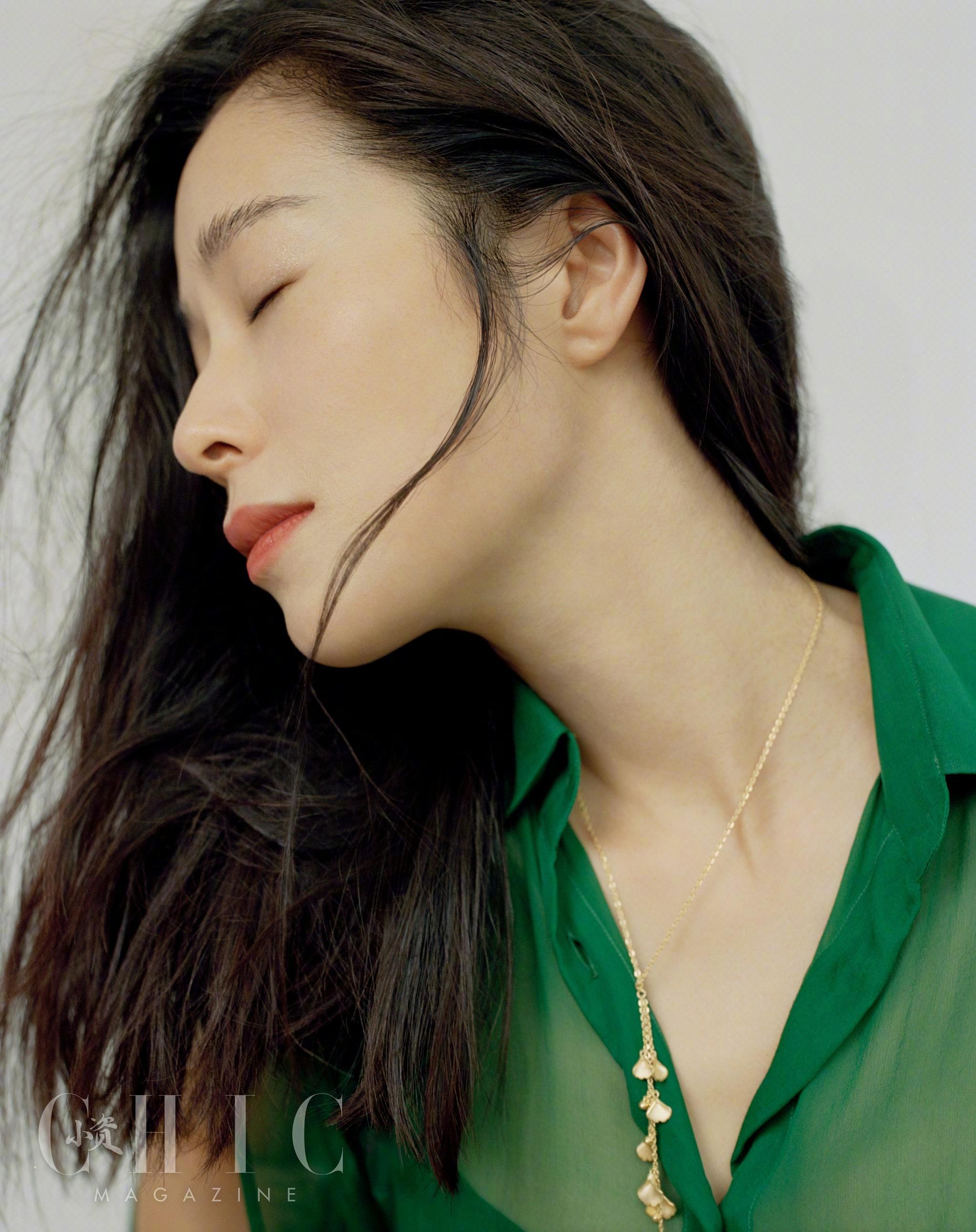 江一燕金九封面大片,"山林走向我" 演绎秋日清新之风