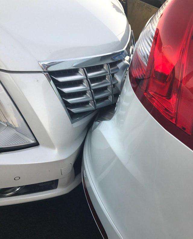 高速4车连碰, 为沃尔沃点赞, 最后的本田却有点惨?