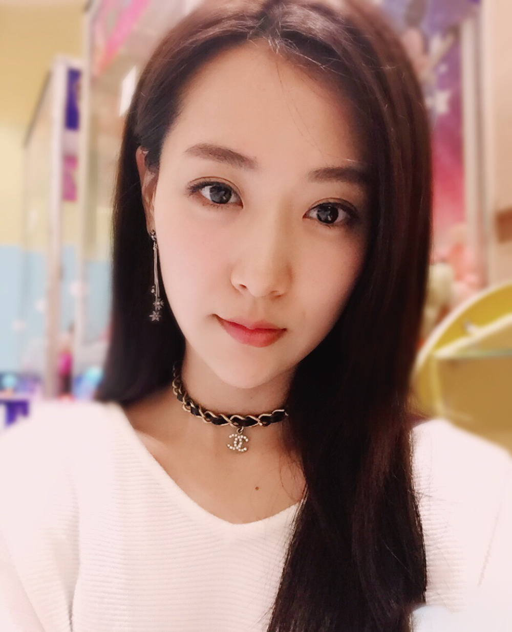 白冰近距离自拍超美,她的摆拍姿势都很接近