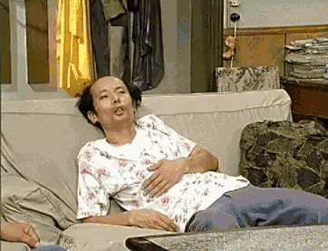 此剧照源于1993年情景喜剧《我爱我家》第17,18集,葛优饰演的季春生