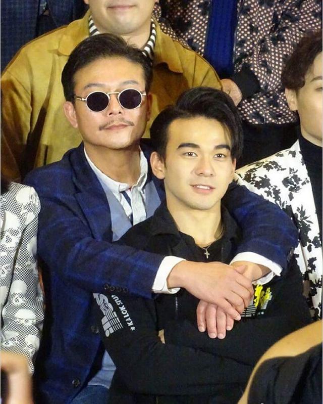 凭借反派角色走红,周润发曾为他配戏,混血儿子比他还帅