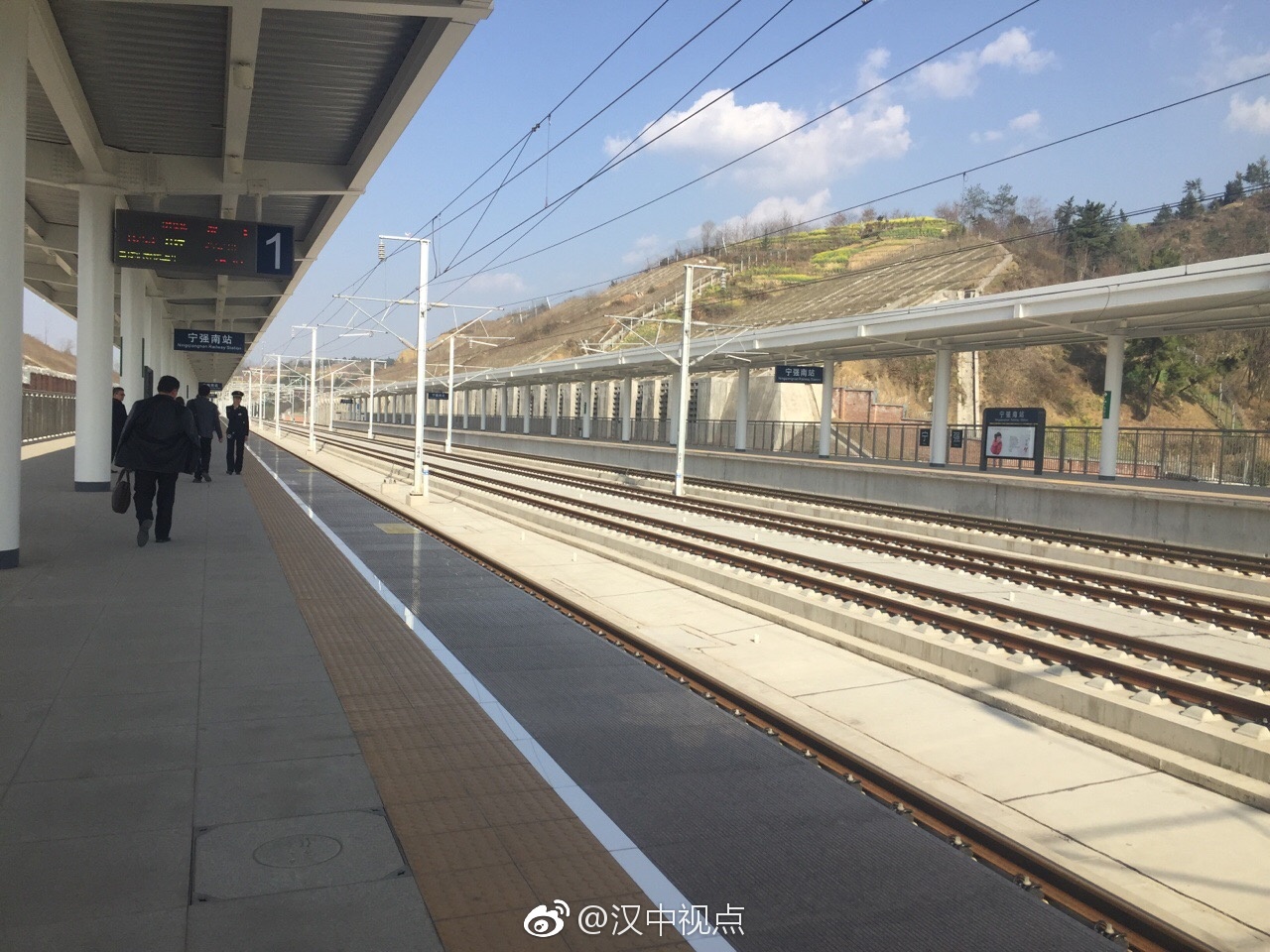 汉中宁强南站广场,汉中最大的高铁站广场