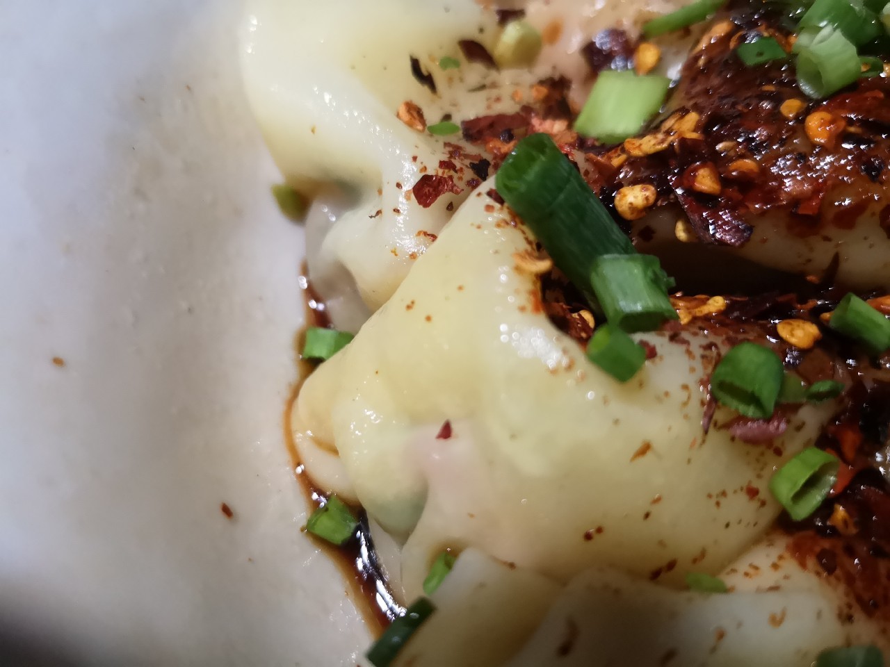 路边夜宵摊之 ——七星关区洪南路燃饺皮