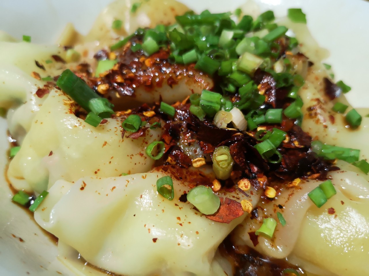 路边夜宵摊之 ——七星关区洪南路燃饺皮