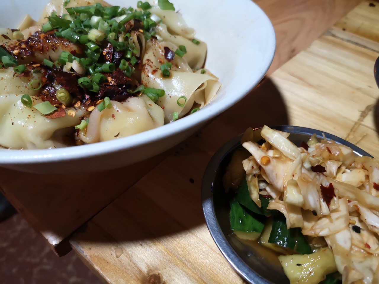 路边夜宵摊之 ——七星关区洪南路燃饺皮