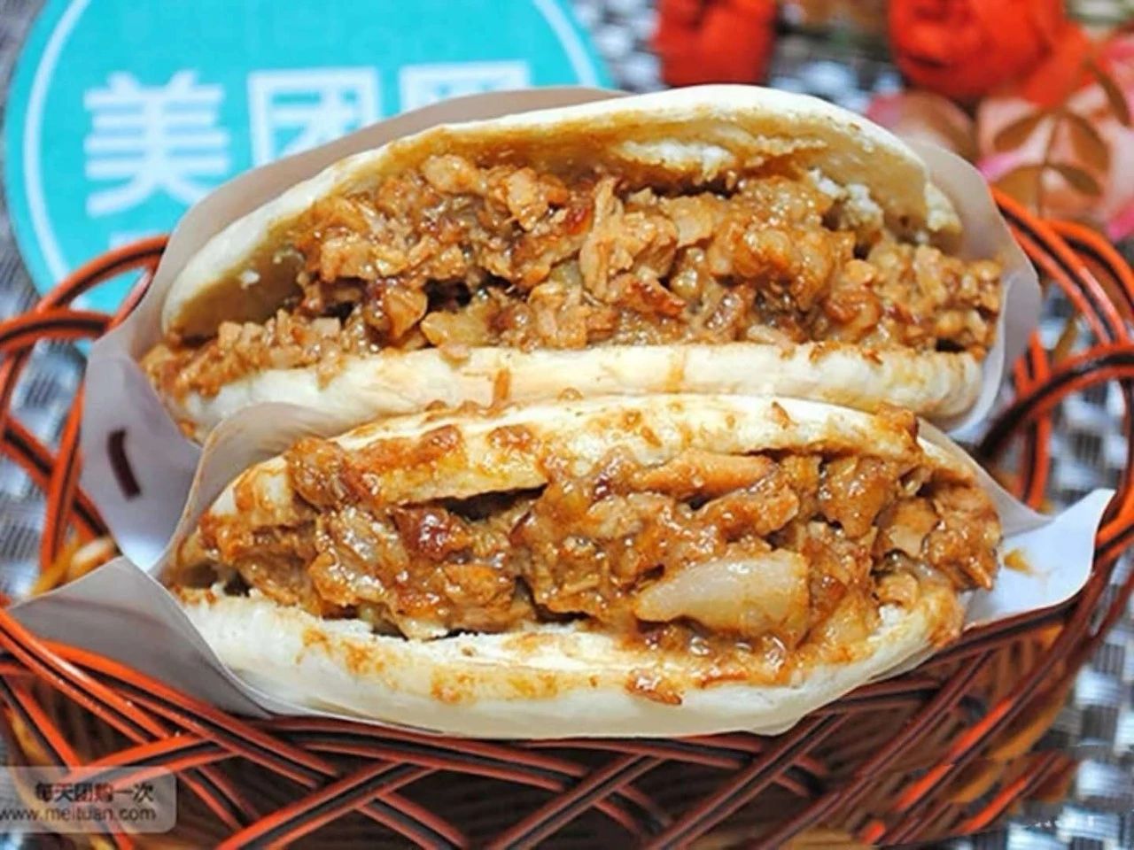 凉皮的搭档肉夹馍是西安美食的黄金组合,如今东北遍布了不少肉夹馍的