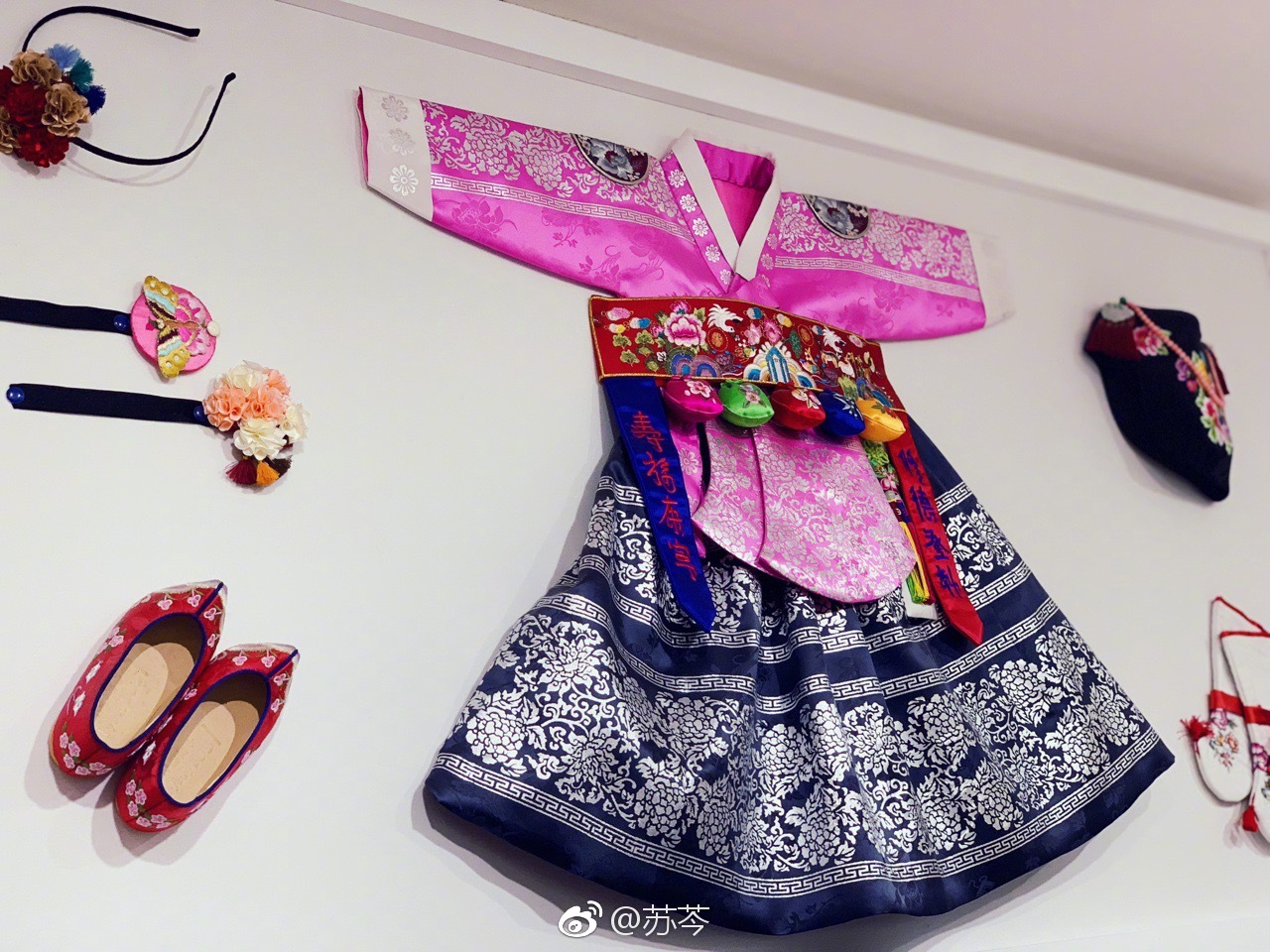 在首尔体验韩服制作工艺,这身儿丁香紫赤古里加黑色高腰背心裙一穿