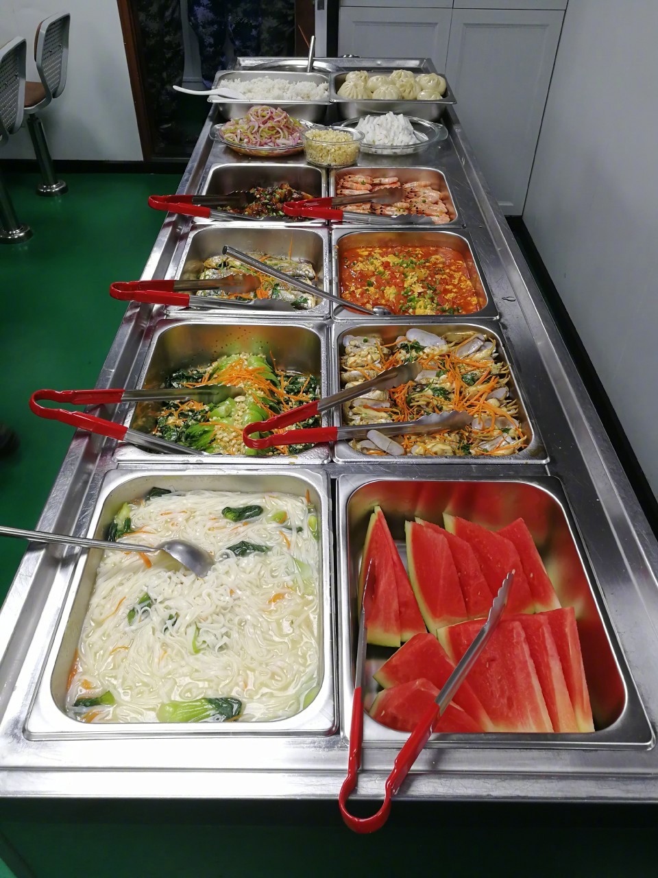 中国造的军舰真的已经很漂亮了,不过我还是稀罕舰上的伙食