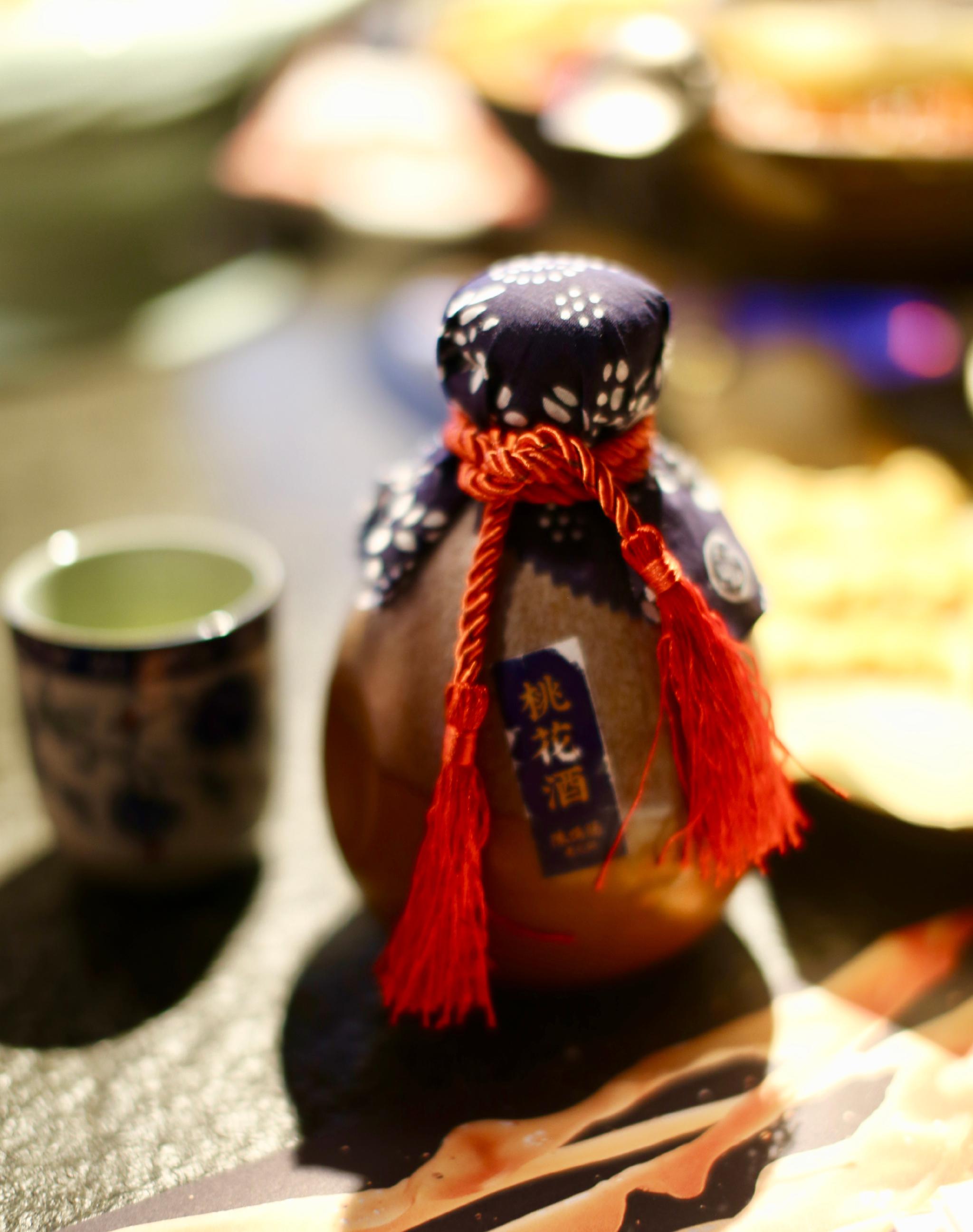 来一壶桃花酒,点一份陈鸭肠. 余生很长