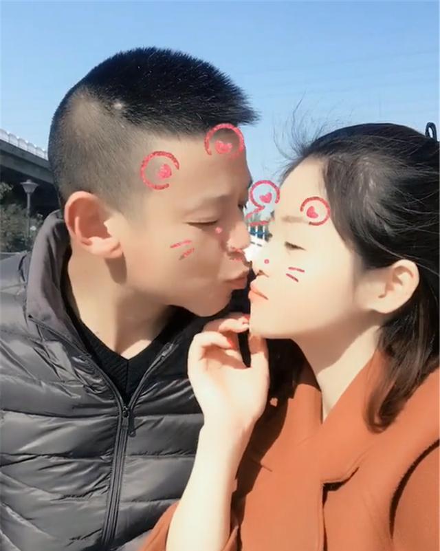 90后小女生嫁给60后大叔,不图他钱财帅气,就图他年纪大会疼人