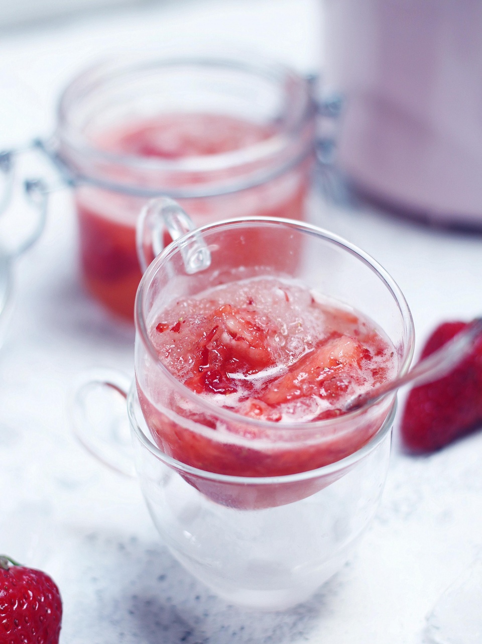 你和凉爽的夏天,只差一杯自制"草莓沙冰"的距离