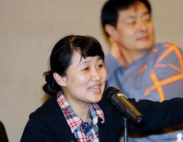 54岁梁冠华近照,和钱雁秋翻脸后无戏可拍,导演妻子名气不输他