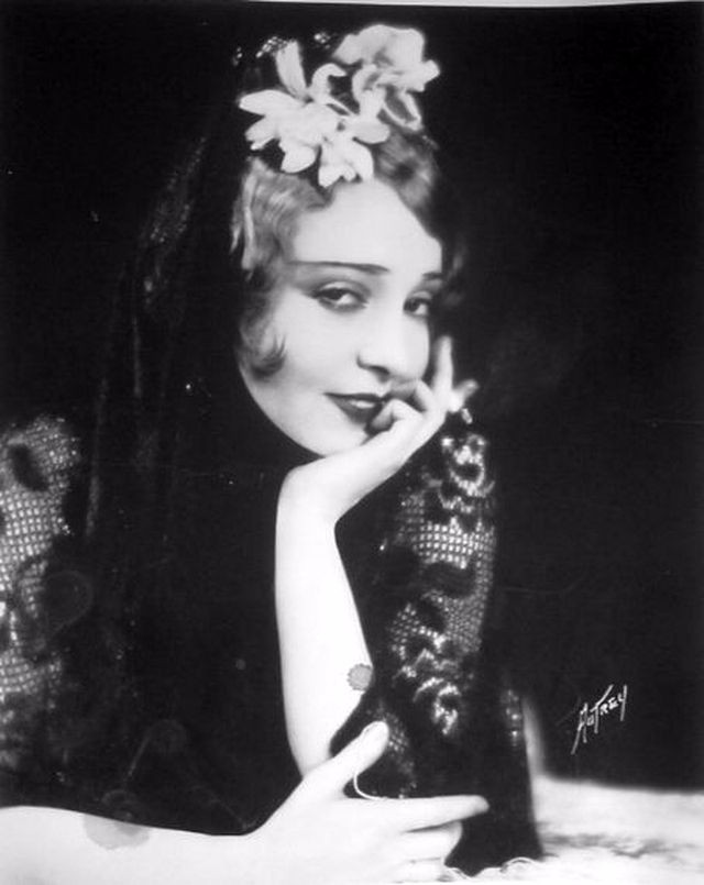 老照片默片时代的女星由摄影师maxmautrey拍摄1