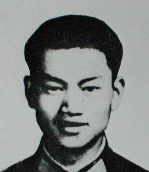 他用最后一口气,将军旗插上阵地,整理遗物时,发现张700元欠条