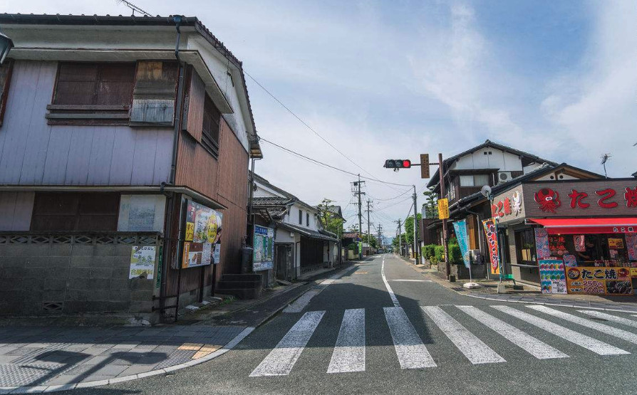 日本司机可以不洗车,但要擦轮毂和轮胎!难怪日本街道那么干净