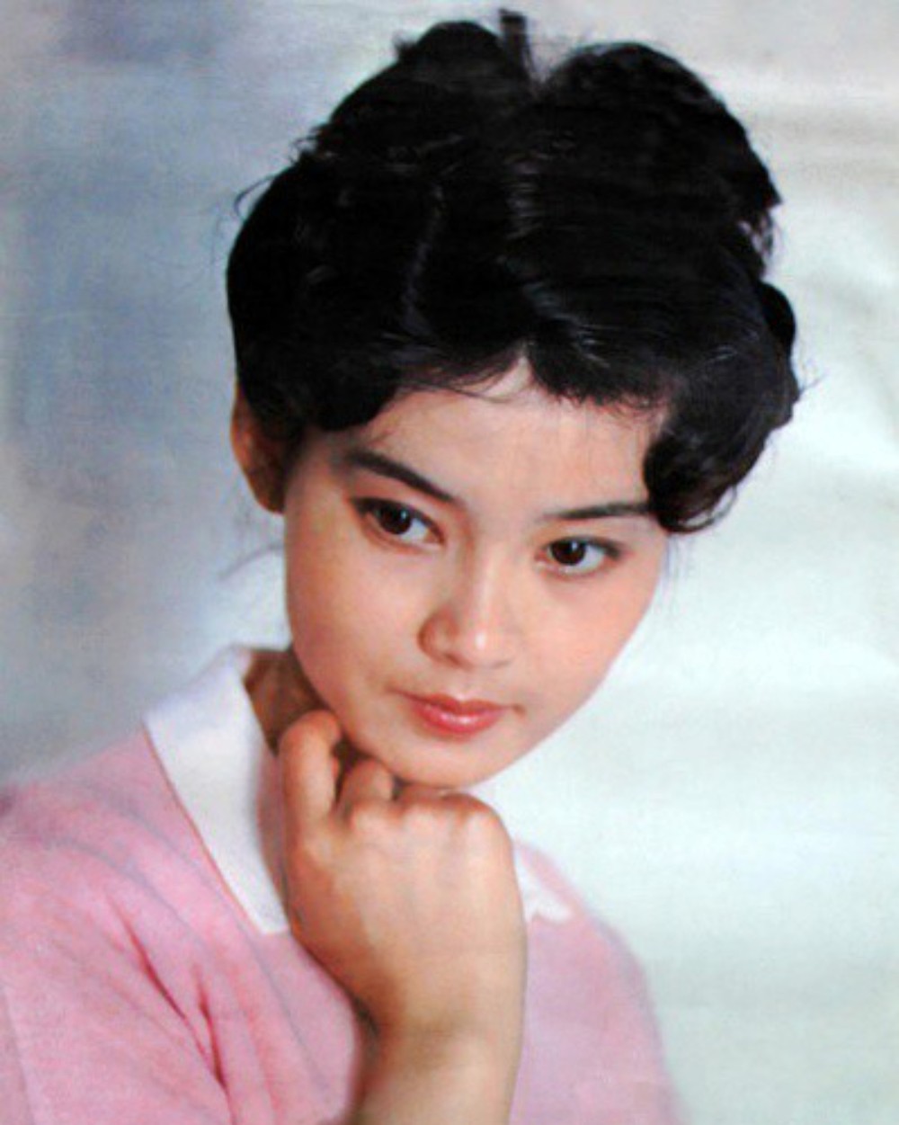 潘虹年轻的时候好美喜欢她吗