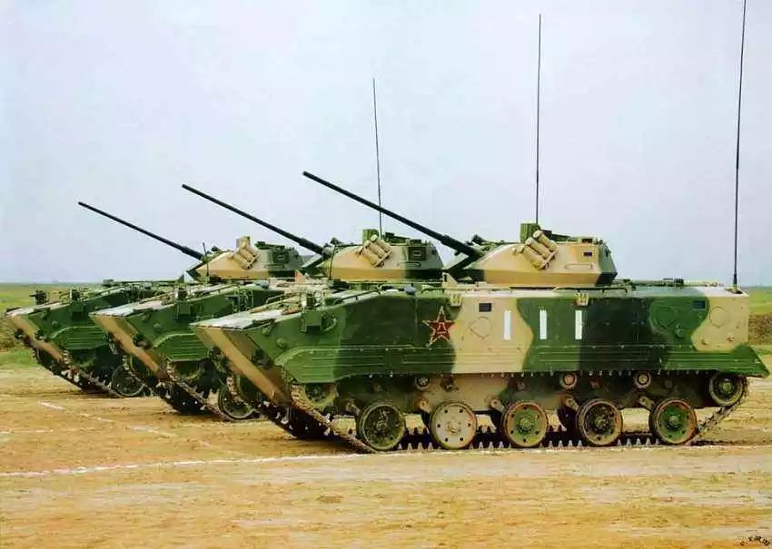 我国自主研制的第二代履带04式步兵战车被称为陆地金刚狼