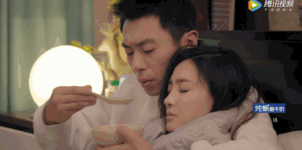 39岁秋瓷炫产子后紧急入院?女人拿命生孩子,图什么?