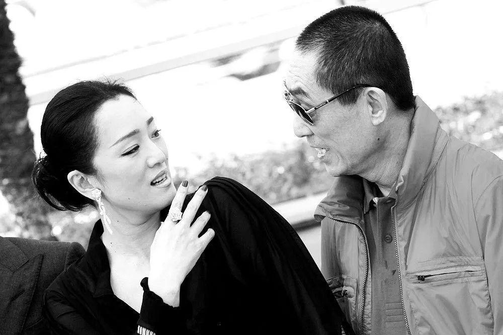 巩俐与70岁男友现身街头!错过了张艺谋,但最终她还是找到了爱情