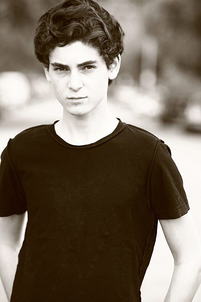 david mazouzdavid mazouz 于 2001 年出生于美国洛杉矶的一个犹