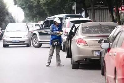 停在车位里依旧被贴罚单?交警说这3种情况都