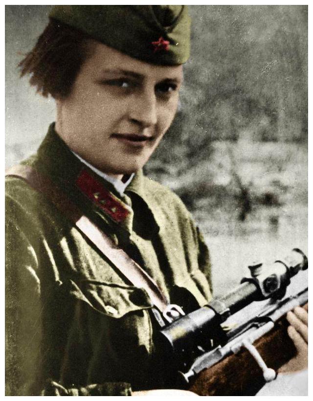 她是苏联一女兵,25岁上战场,有一项特殊技能,成为苏联王牌
