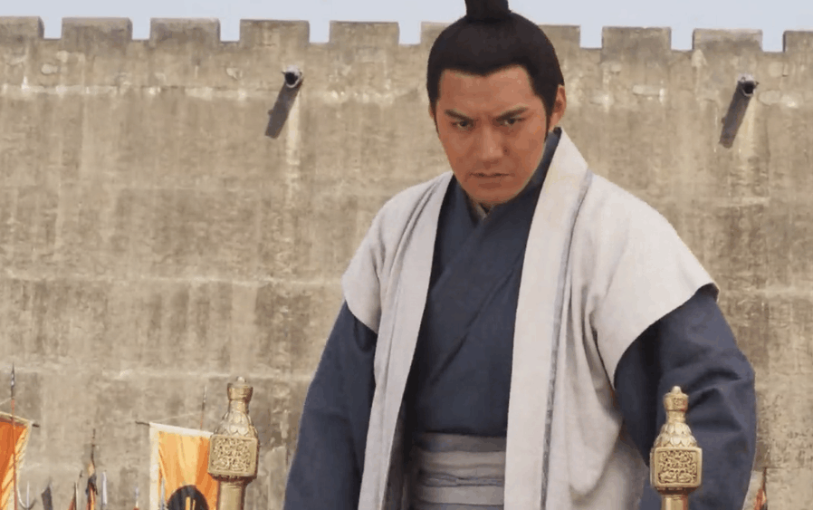 秦琼的父亲根本不叫秦彝也不是马鸣关守将而是一届文官