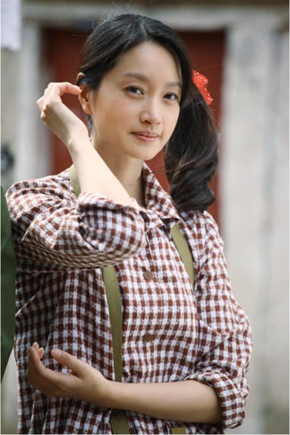 她19岁出道默默无闻,嫁给爱情暂退演艺圈,如今成最大人生赢家!