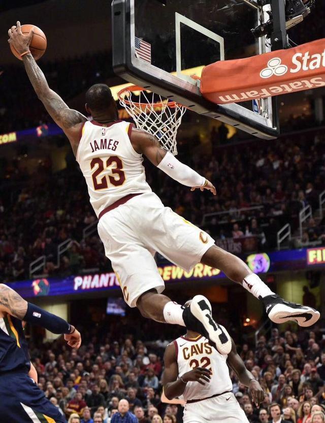 NBA常规赛年度10佳球 詹姆斯独占四席 霸占第