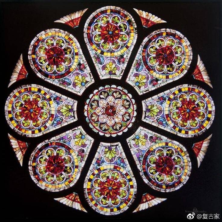 玫瑰窗therosewindow为哥特式建筑的特色之一
