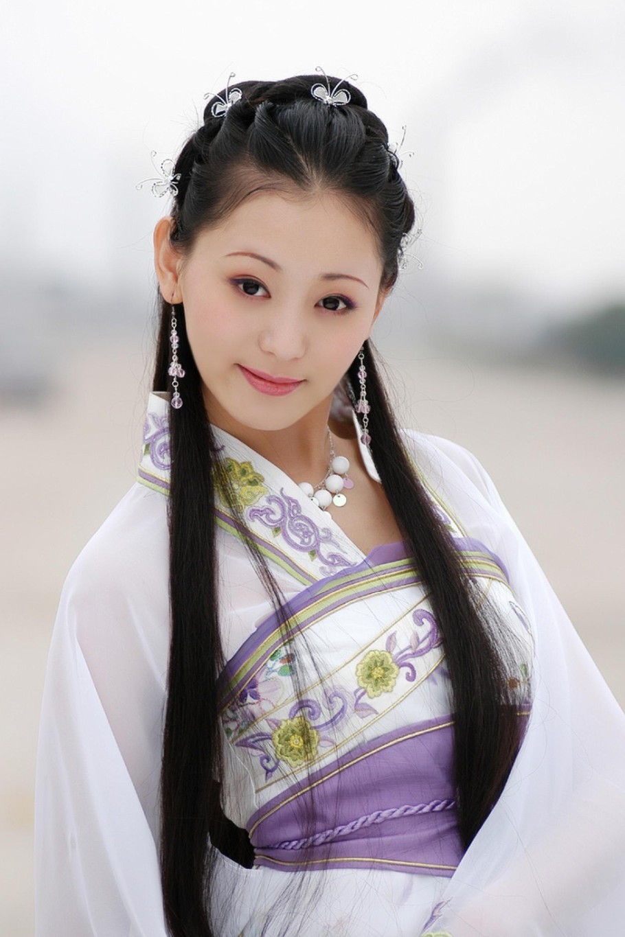 那有着民族古韵风情的美丽姑娘|人像|古装|美女_新浪新闻