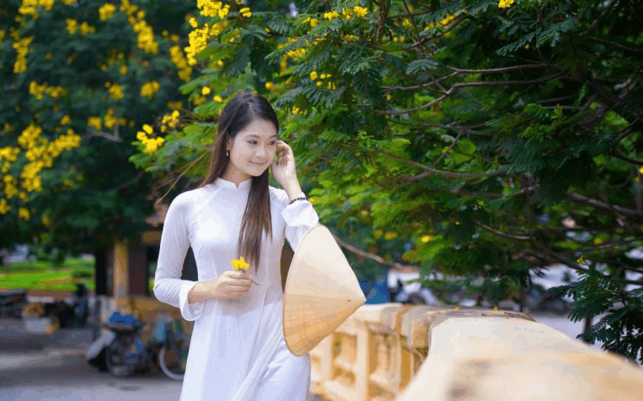 越南姑娘看到中国的城市繁华后哭了,表示愿留在中国生活