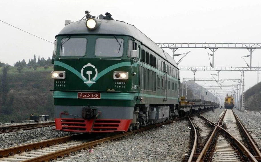 如今高铁普及,为何还有那么多人坐绿皮火车?原因却是如此的心酸