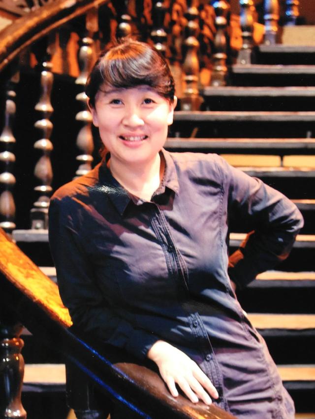 54岁梁冠华近照,和钱雁秋翻脸后无戏可拍,导演妻子名气不输他