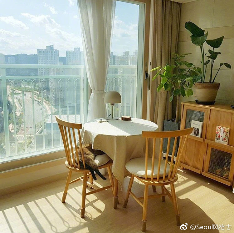 当清晨的第一缕阳光照进窗户时美好周末时光从这里开始