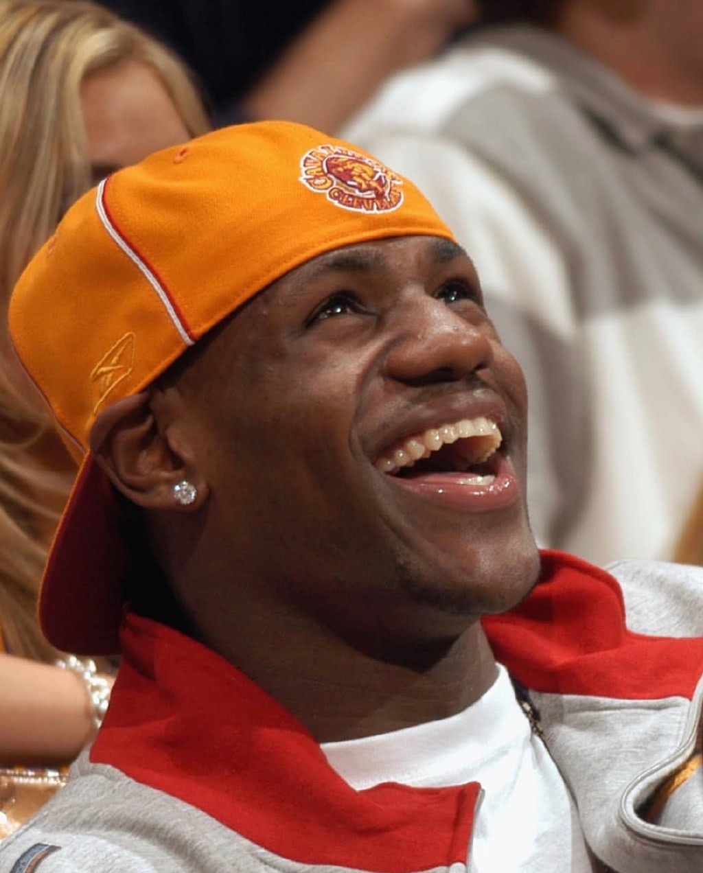 你们怎么看呢?詹姆斯年轻的时候好青涩啊!那时候有点瘦!