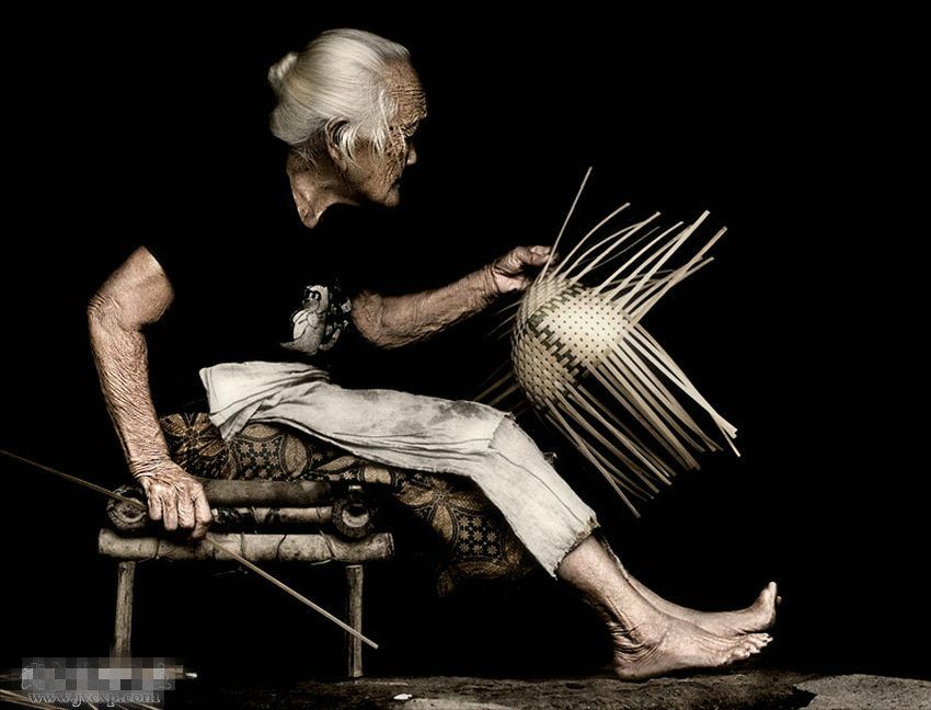 摄影师镜头下6张罕见人性图,最后一张真的是"扎心窝子"了!