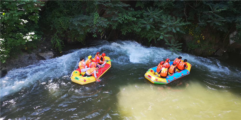 体验水上速度与激情 大秦漂流第二届大学生漂流狂欢节盛大开幕