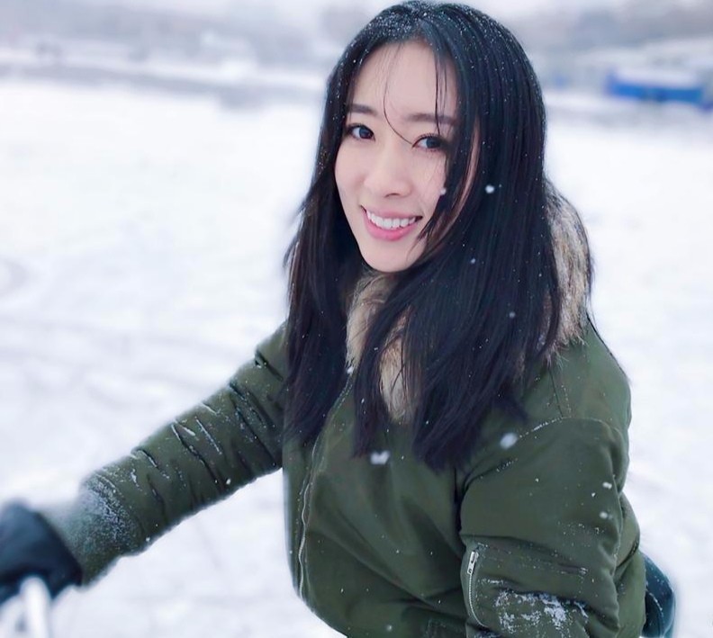 演员潘馨的生活照甜笑迷人吸引到你了吗