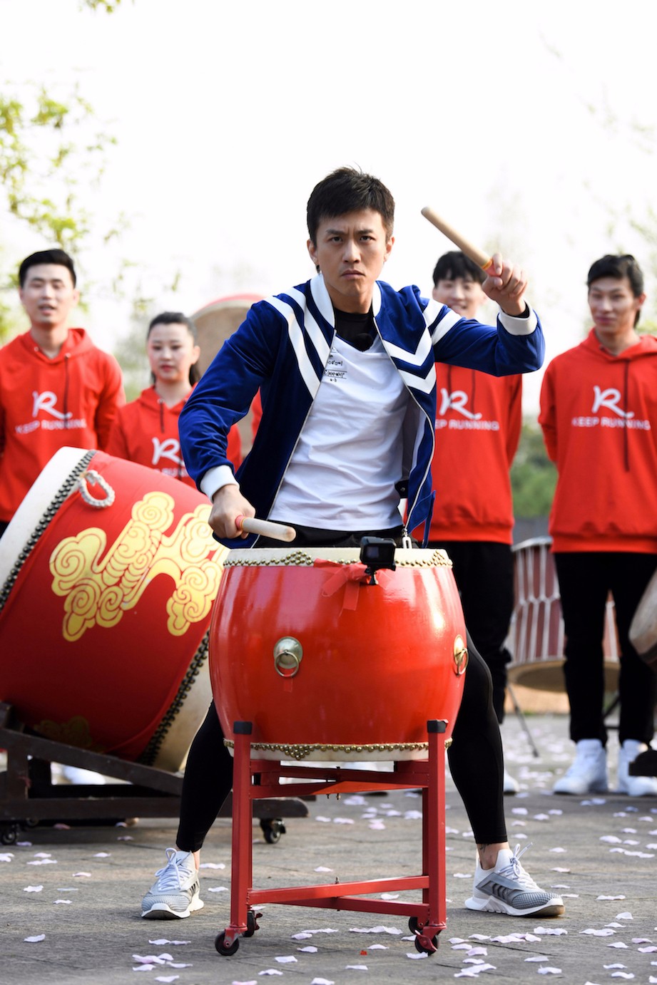 邓超《奔跑吧》"母校"集合 挑战史上最难龙舟赛