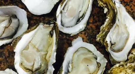 生蚝的营养价值欧洲人称生蚝是"海洋的牛奶",其中含18种氨基酸,糖原,b