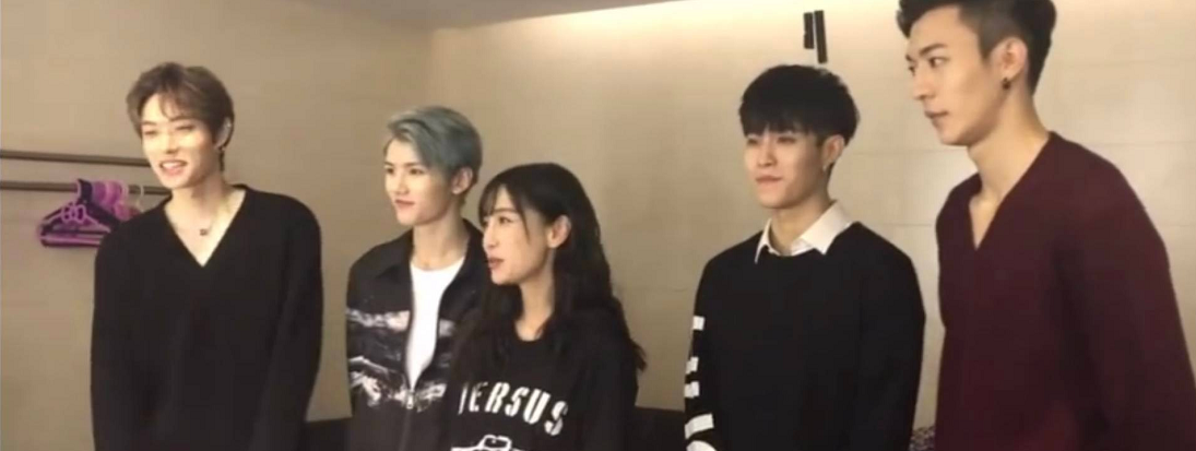 baby坤音四子同框 坤音四子给小海绵带了礼物这画面太有爱