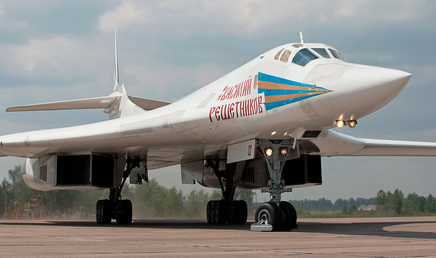 图160型战略轰炸机是俄罗斯空天军目前最为先进的战略轰炸机了