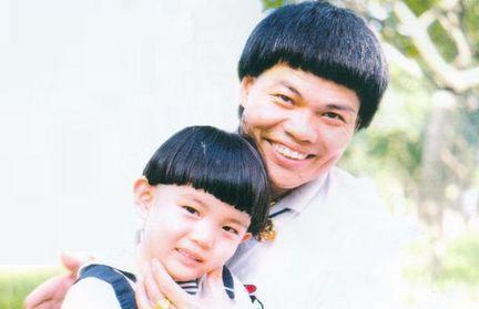 丑到哭的星男郎,前妻败光家业抛下儿子,今63岁怀抱三个老婆