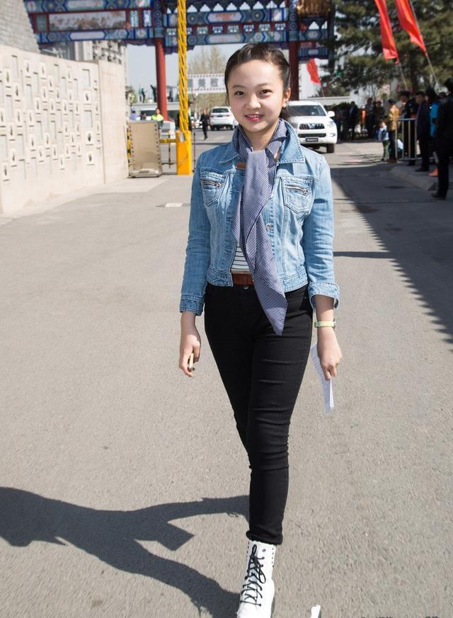 10年后张艺谋正式回应林妙可假唱!这4个字意味深长,网友:心疼