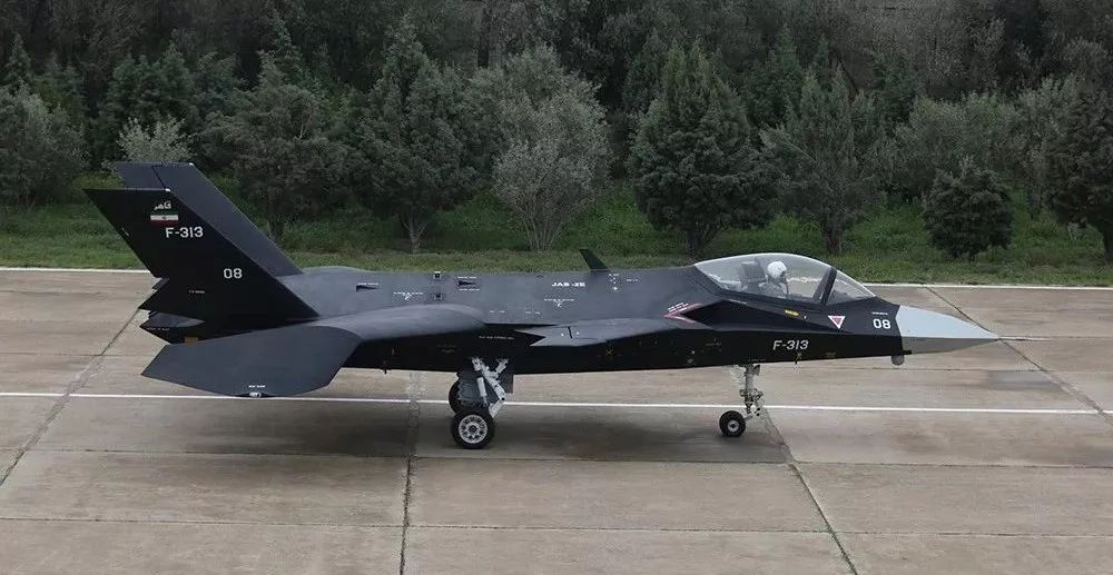 罕见的翼上进气,下弯机翼,伊朗f313战斗机真的那么先进?