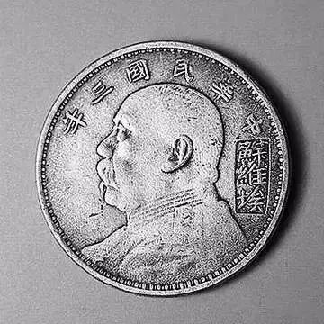 看看电视剧里的美元:硬币上的头像都是侧面,纸币的都是正面.