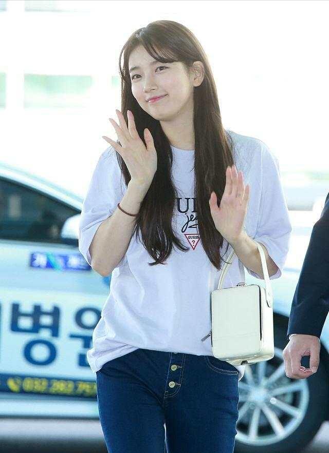 初恋女神秀智得身材一直都被人津津乐道,身高有168的她穿衣时尚潮流有