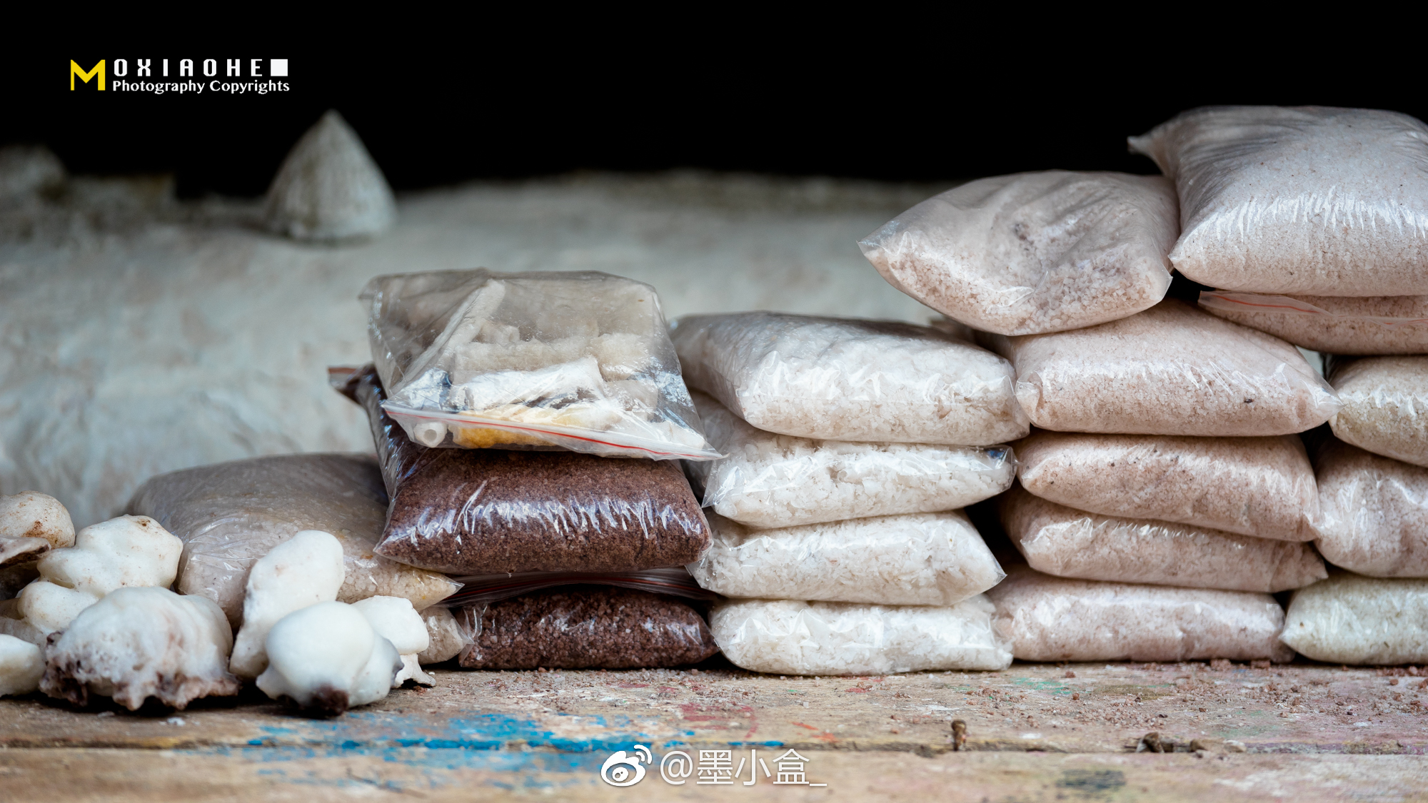 芒康盐井古盐田已有1300年历史,是我国唯一保持完整最原始手工晒盐